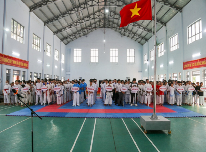 khai mac gia vo dich karate tai huyen Ea Hleo
